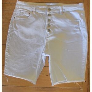 Time & Tru Plus Size 16 White High Rise Bermuda Jean Shorts Raw Hem Preowned